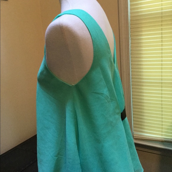 Crisp Aqua Flowy Top - Picture 3 of 3